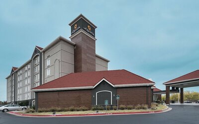 La Quinta Inn & Suites by Wyndham Oklahoma City - NW Expwy