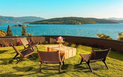Seating area with sea view at Le Méridien Bodrum Beach Resort.