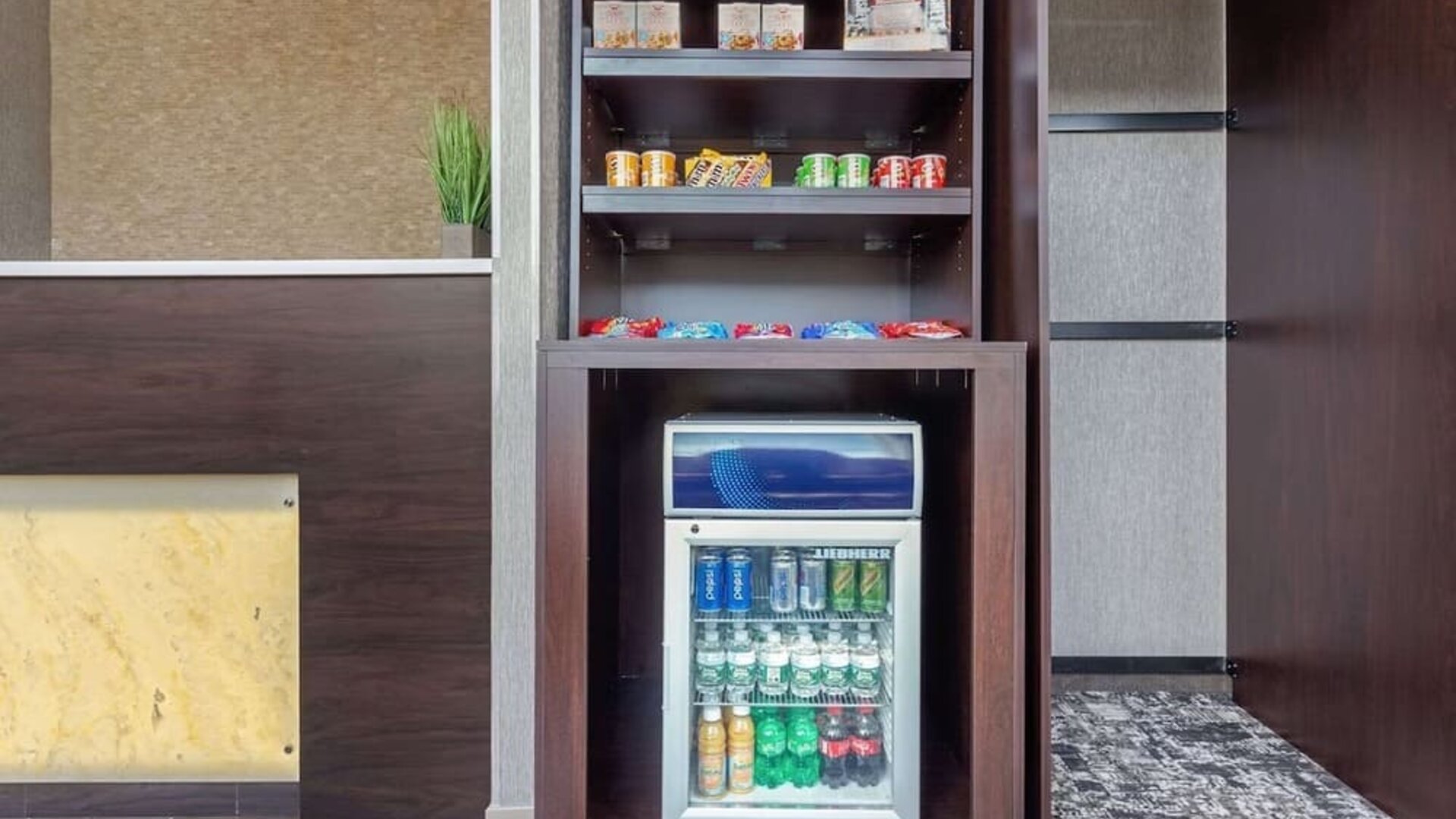 Convenience store and snack bar at Comfort Inn Prospect Park-Brooklyn.