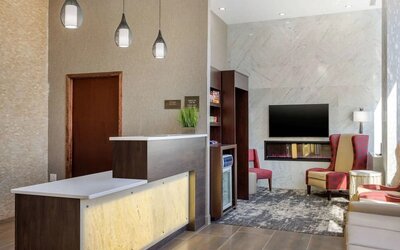 Lobby and coworking space at Comfort Inn Prospect Park-Brooklyn.