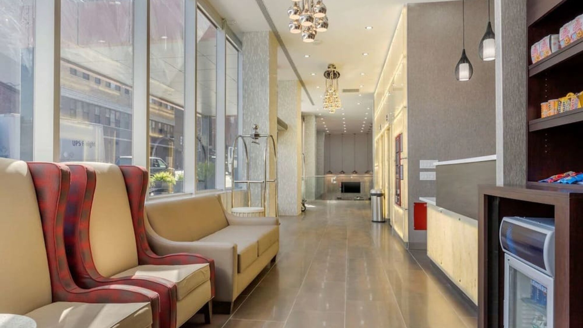 Lobby and lounge at Comfort Inn Prospect Park-Brooklyn.