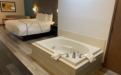 La Quinta Inn & Suites by Wyndham OKC North - Quail Springs