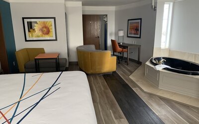 La Quinta Inn & Suites by Wyndham OKC North - Quail Springs