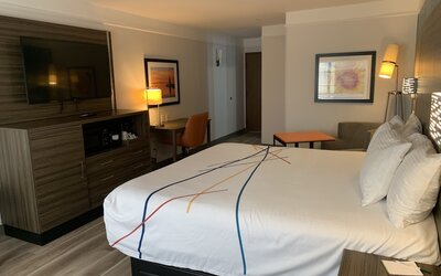 La Quinta Inn & Suites by Wyndham OKC North - Quail Springs