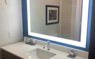 La Quinta Inn & Suites by Wyndham OKC North - Quail Springs