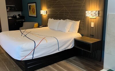 La Quinta Inn & Suites by Wyndham OKC North - Quail Springs