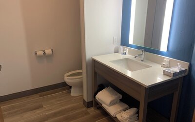 La Quinta Inn & Suites by Wyndham OKC North - Quail Springs