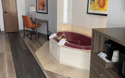 La Quinta Inn & Suites by Wyndham OKC North - Quail Springs