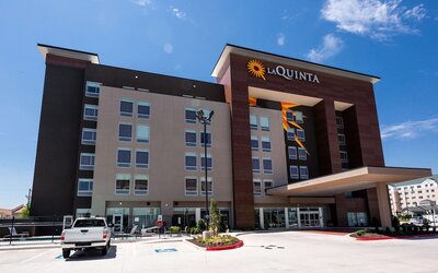 La Quinta Inn & Suites by Wyndham Oklahoma City Airport