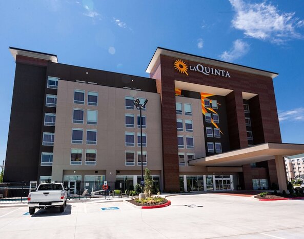 La Quinta Inn & Suites by Wyndham Oklahoma City Airport