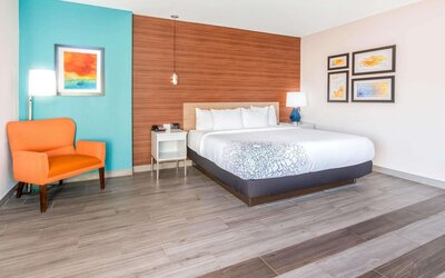 La Quinta Inn & Suites by Wyndham Oklahoma City Airport