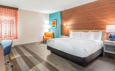 La Quinta Inn & Suites by Wyndham Oklahoma City Airport