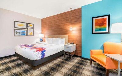 La Quinta Inn & Suites by Wyndham Oklahoma City Airport