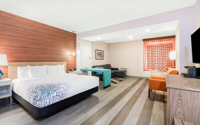 La Quinta Inn & Suites by Wyndham Oklahoma City Airport