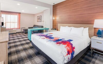 La Quinta Inn & Suites by Wyndham Oklahoma City Airport