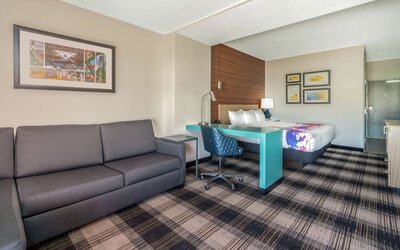 La Quinta Inn & Suites by Wyndham Oklahoma City Airport