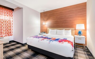 La Quinta Inn & Suites by Wyndham Oklahoma City Airport
