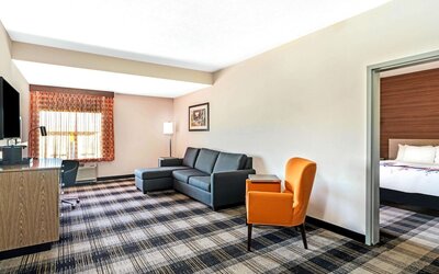 La Quinta Inn & Suites by Wyndham Oklahoma City Airport