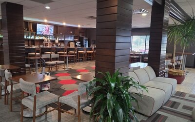 FairBridge Inn And Suites Will Rogers Airport, Restaurant & Bar