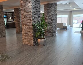 FairBridge Inn And Suites Will Rogers Airport, Restaurant & Bar