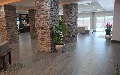 FairBridge Inn And Suites Will Rogers Airport, Restaurant & Bar