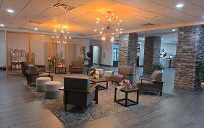FairBridge Inn And Suites Will Rogers Airport, Restaurant & Bar