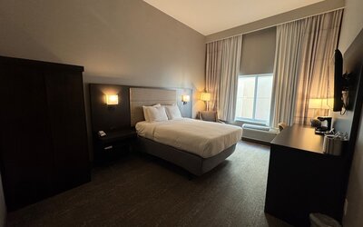 FairBridge Inn And Suites Will Rogers Airport, Restaurant & Bar