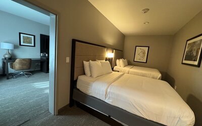 FairBridge Inn And Suites Will Rogers Airport, Restaurant & Bar