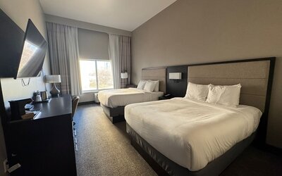 FairBridge Inn And Suites Will Rogers Airport, Restaurant & Bar