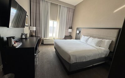 FairBridge Inn And Suites Will Rogers Airport, Restaurant & Bar