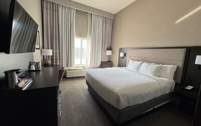 FairBridge Inn And Suites Will Rogers Airport, Restaurant & Bar
