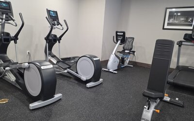 FairBridge Inn And Suites Will Rogers Airport, Restaurant & Bar