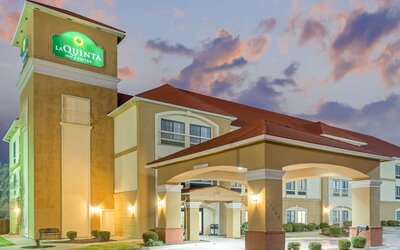 La Quinta Inn & Suites by Wyndham Oklahoma City -Yukon