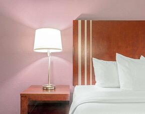 La Quinta Inn & Suites by Wyndham Oklahoma City -Yukon