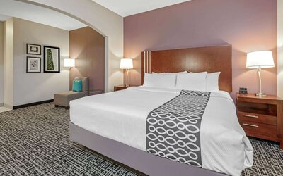 La Quinta Inn & Suites by Wyndham Oklahoma City -Yukon