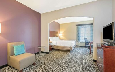 La Quinta Inn & Suites by Wyndham Oklahoma City -Yukon