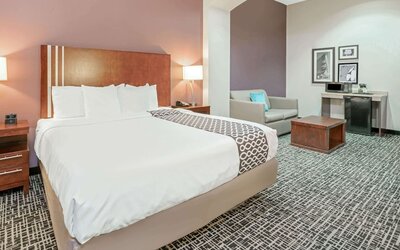 La Quinta Inn & Suites by Wyndham Oklahoma City -Yukon