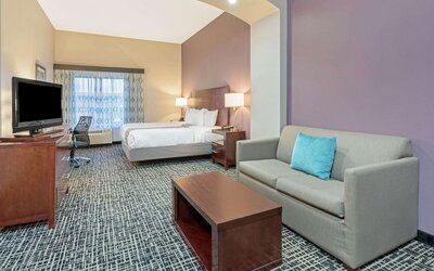 La Quinta Inn & Suites by Wyndham Oklahoma City -Yukon