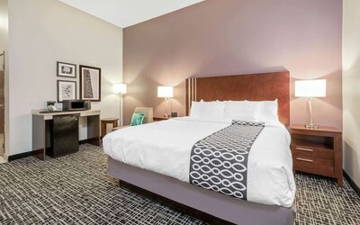 La Quinta Inn & Suites by Wyndham Oklahoma City -Yukon