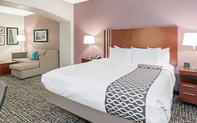 La Quinta Inn & Suites by Wyndham Oklahoma City -Yukon