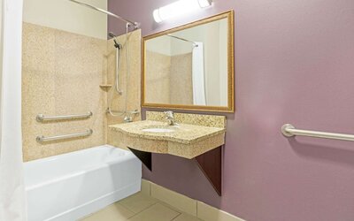 La Quinta Inn & Suites by Wyndham Oklahoma City -Yukon