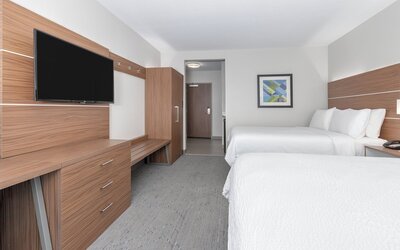 Holiday Inn Express & Suites Moore by IHG
