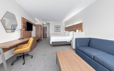 Holiday Inn Express & Suites Moore by IHG