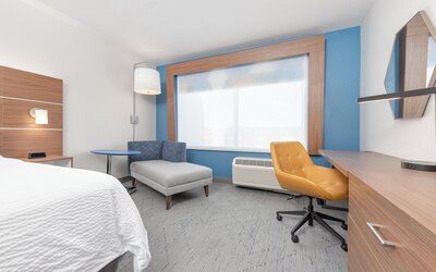 Holiday Inn Express & Suites Moore by IHG