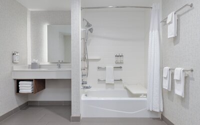 Holiday Inn Express & Suites Moore by IHG