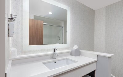 Holiday Inn Express & Suites Moore by IHG