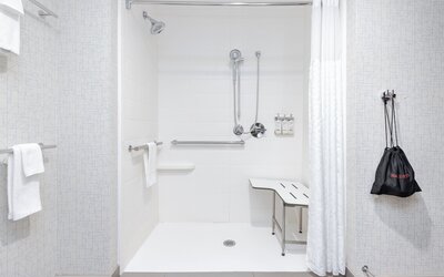 Holiday Inn Express & Suites Moore by IHG