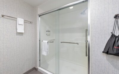Holiday Inn Express & Suites Moore by IHG