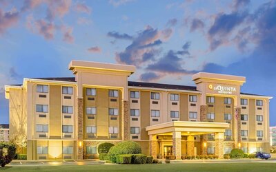 La Quinta Inn & Suites by Wyndham Midwest City - Tinker AFB