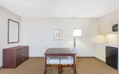 Hawthorn Suites by Wyndham Midwest City Tinker AFB
